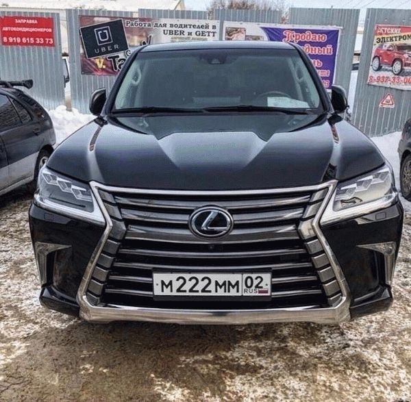 Цены на Lexus LX 570 в Москве начинаются от 7 000 000 рублей. Дорожные знаки стоят от 300 000 рублей. Источник фото: sterlitamakcity.ru.